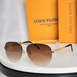 Picture of Louis Vuitton Sunglasses _SKUfw75177757fw